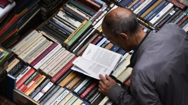 Писатель Лукьяненко заявил о снижении интереса к западной литературе