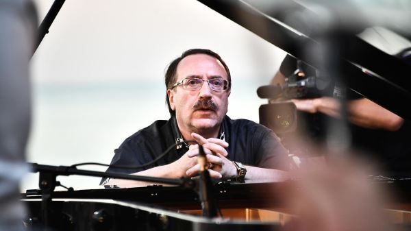 Крамер рассказал, как его произведения рождались из ошибок0