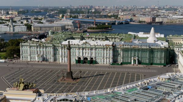 Эрмитаж вводит бесплатный вход на восемь праздничных дней в году0