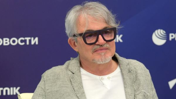 Дмитрий и Полина Дибровы развелись в мировом суде0