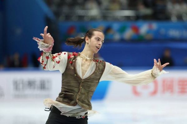 Фигурист Петр Гуменник выиграл турнир в Пекине